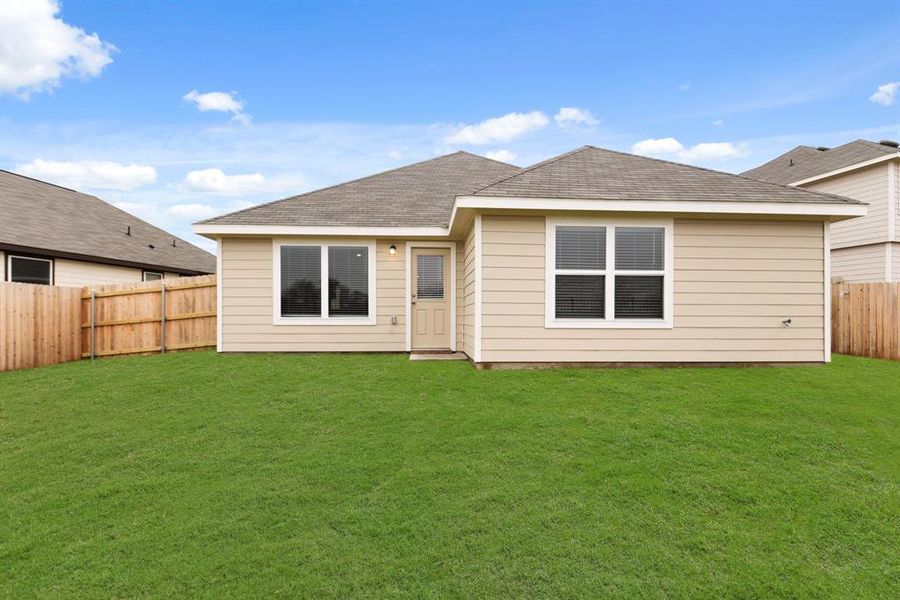 Exterior details and patio area of a home in Deer Creek, Fort Worth (Image 3). Exterior details and patio area of a home in Deer Creek, Fort Worth (Image 3).