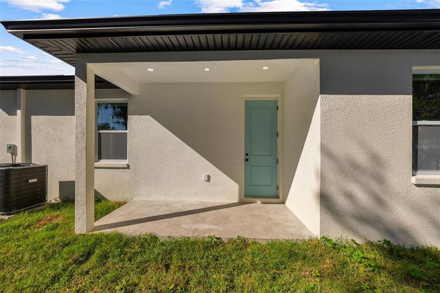 Exterior details and patio area of a home in , Tampa (Image 23).