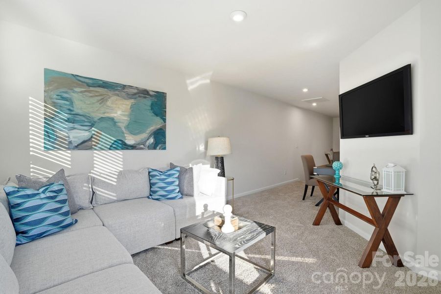 For representation purposes of floorplan only, actual homesite is under construction and design and structural options may vary