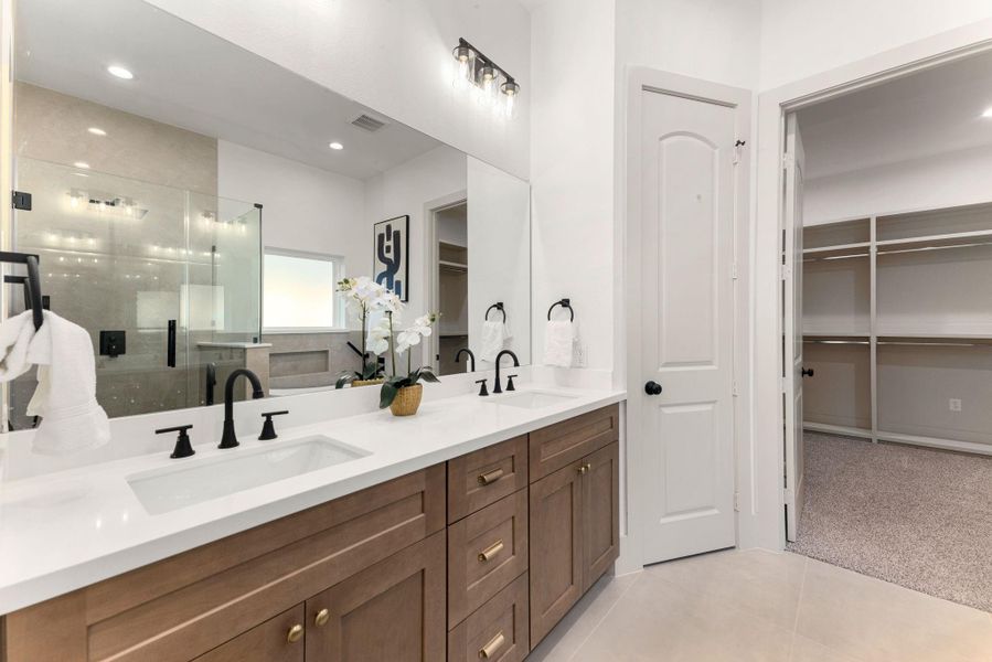 Furnished interior view inside a new home in , Tomball (Image 33).