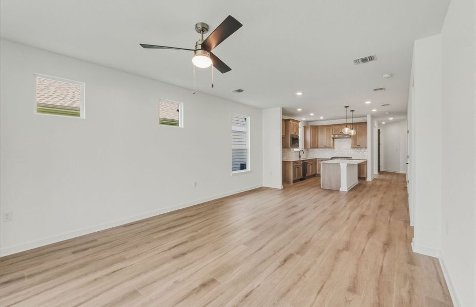 Spacious, unfurnished interior of a new home in Sun City Texas, Georgetown (Image 15).