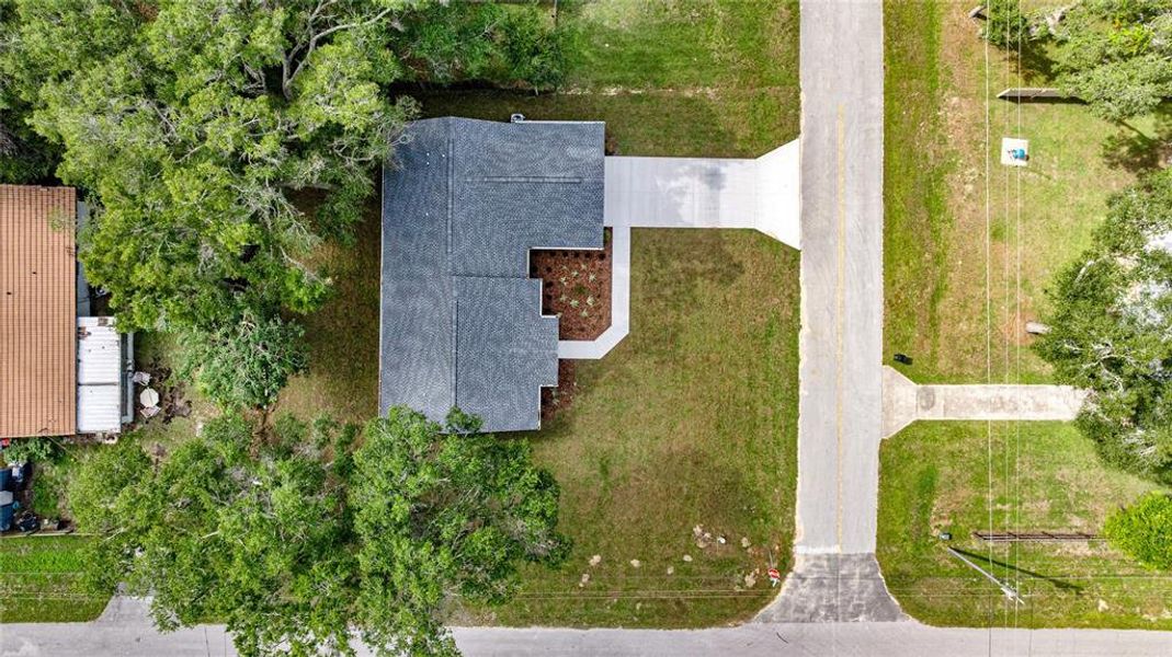 Exterior details and patio area of a home in , Ocala (Image 22).