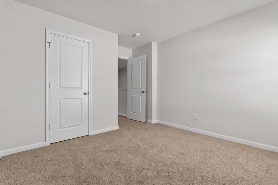 Spacious, unfurnished interior of a new home in Harmon Hill Estates, Hopkins (Image 22).