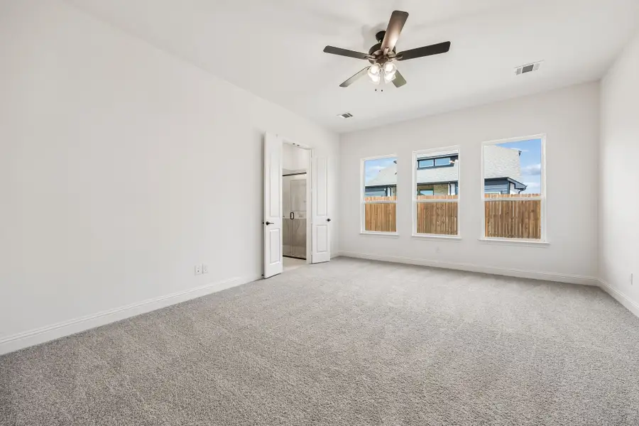 Spacious, unfurnished interior of a new home in Country Lakes, Denton (Image 24).