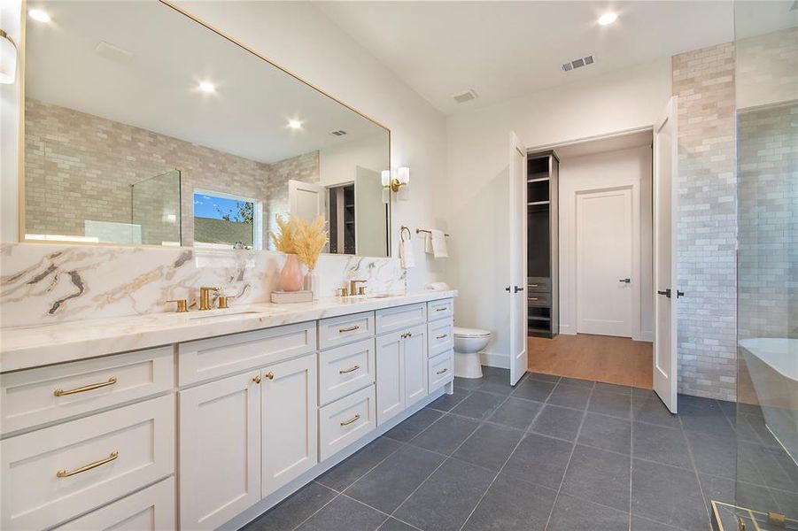 Furnished interior view inside a new home in , Dallas (Image 17).