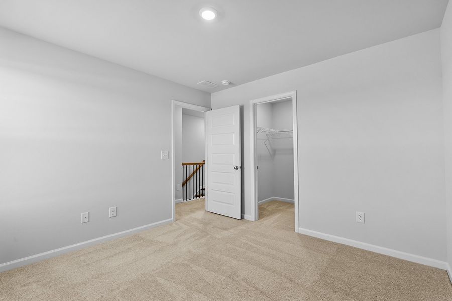 Spacious, unfurnished interior of a new home in Fieldstone, Lexington (Image 38).