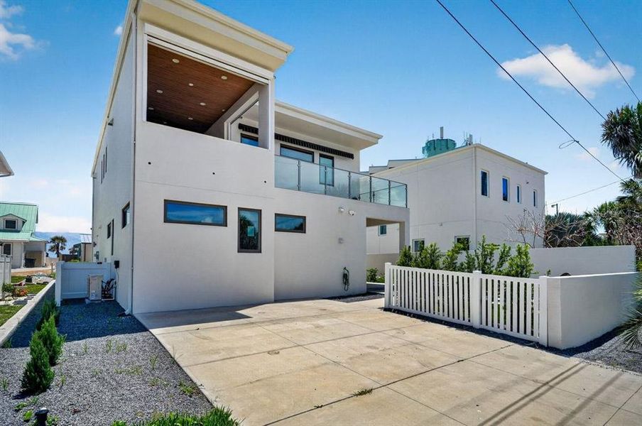 Exterior details and patio area of a home in , New Smyrna Beach (Image 39).