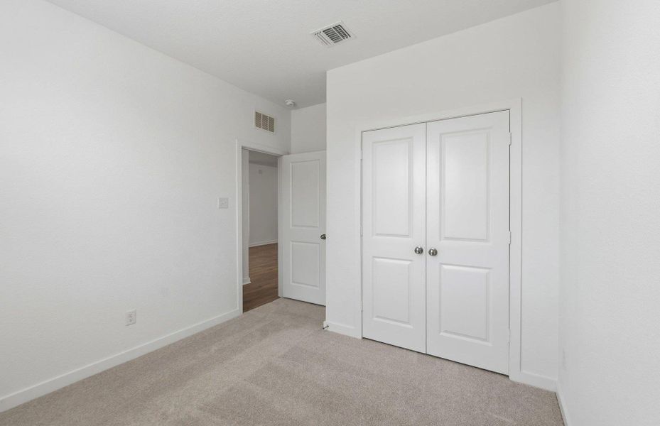 Spacious, unfurnished interior of a new home in Sonterra, Jarrell (Image 24).
