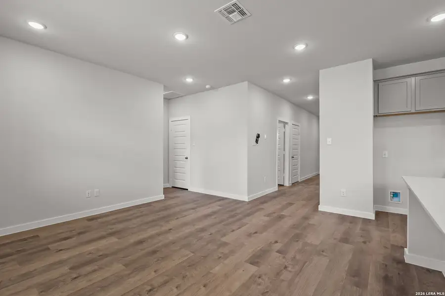 Spacious, unfurnished interior of a new home in Hiddenbrooke, Seguin (Image 20).