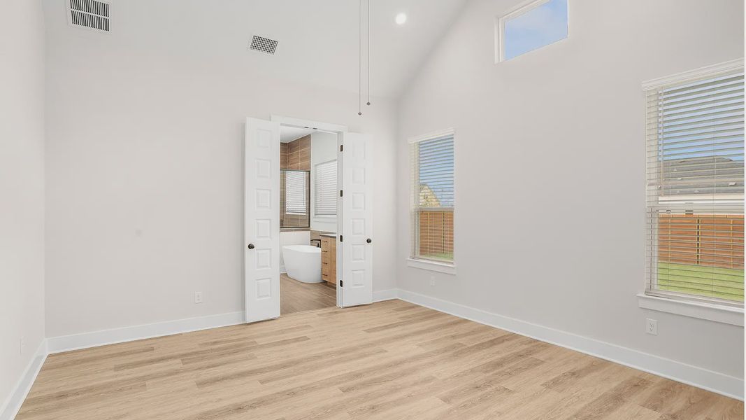 Spacious, unfurnished interior of a new home in Broken Oak, Georgetown (Image 23).