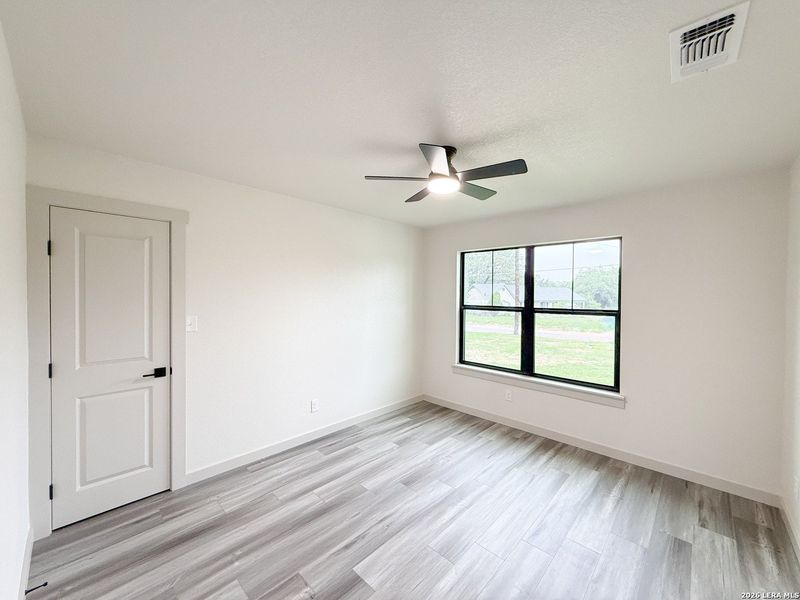 Spacious, unfurnished interior of a new home in , Devine (Image 28).
