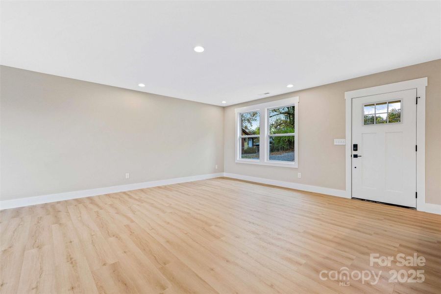 Spacious, unfurnished interior of a new home in , Marion (Image 21).