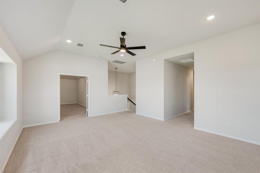 Spacious, unfurnished interior of a new home in Hunters Ridge, Crowley (Image 32).