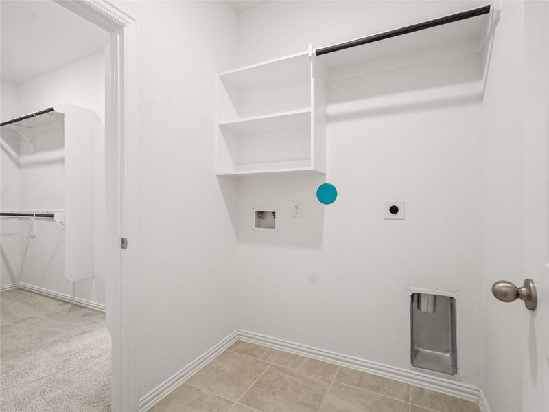 Spacious, unfurnished interior of a new home in Brookewater, Rosenberg (Image 27).