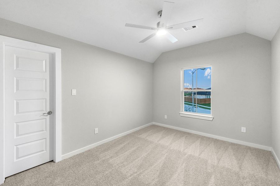 Spacious, unfurnished interior of a new home in Briarwood Crossing, Rosenberg (Image 32).