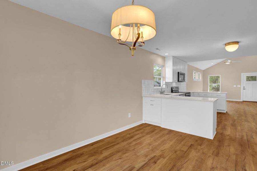 13-web-or-mls-230 N Melville St-13