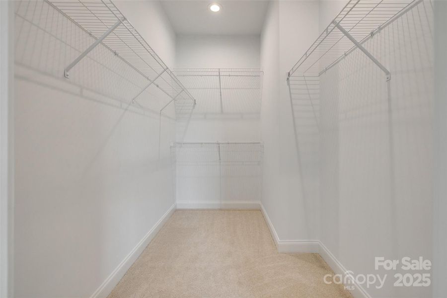 Representative photo of same build; colors and selections may differ. Representative photo of same build; colors and selections may differ.