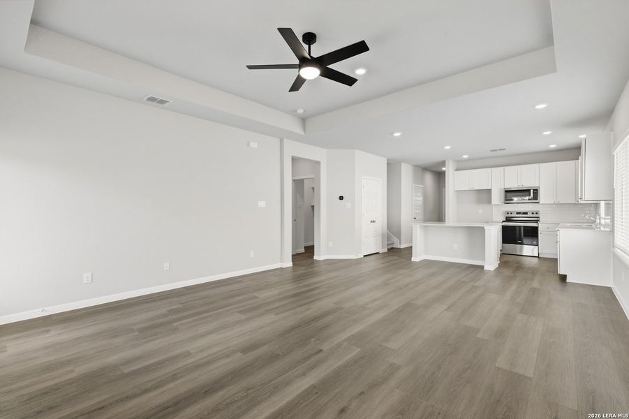 Spacious, unfurnished interior of a new home in Cinco Lakes, San Antonio (Image 18).