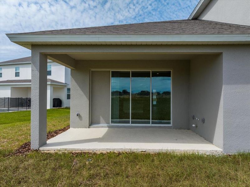 Exterior details and patio area of a home in , Winter Garden (Image 3).