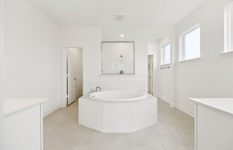 Representative furnished interior of a home built from the Gillett by Pulte Homes in Wellington, Fort Worth (Image 12).
