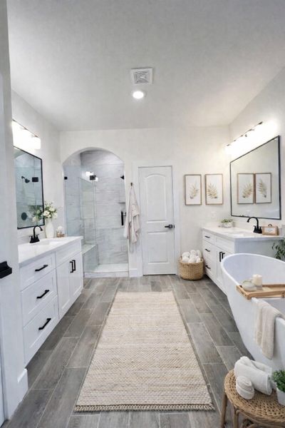 Luxurious master bathroom (Virtually staged)