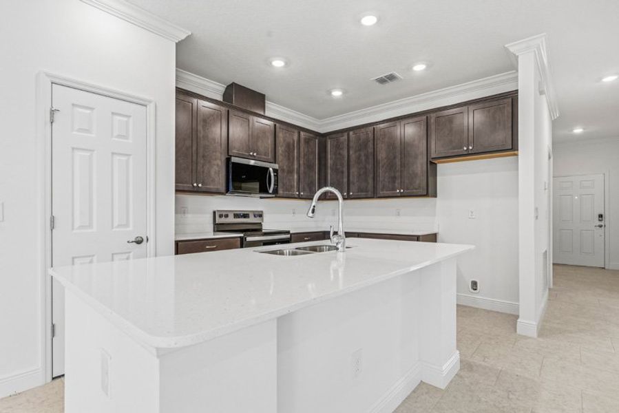 Furnished interior view inside a new home in Eden Hills, Lake Alfred (Image 5).