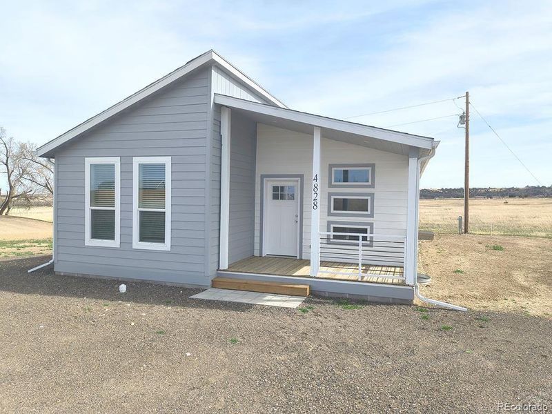 Exterior details and patio area of a home in , Colorado City (Image 14).