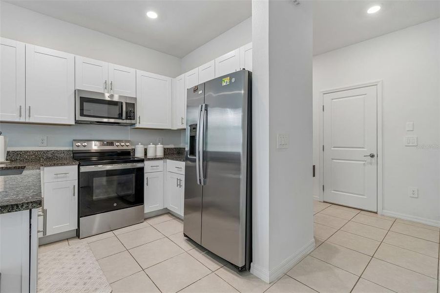 Furnished interior view inside a new home in , Land O' Lakes (Image 19).