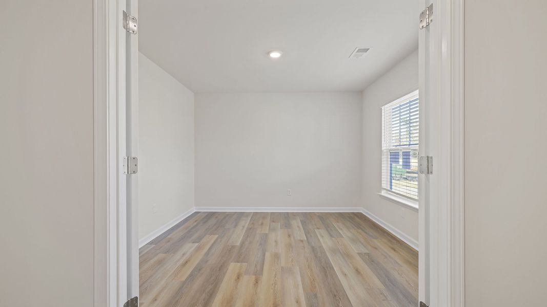 Spacious, unfurnished interior of a new home in Bentley Park, Greenwood (Image 15). Spacious, unfurnished interior of a new home in Bentley Park, Greenwood (Image 15).