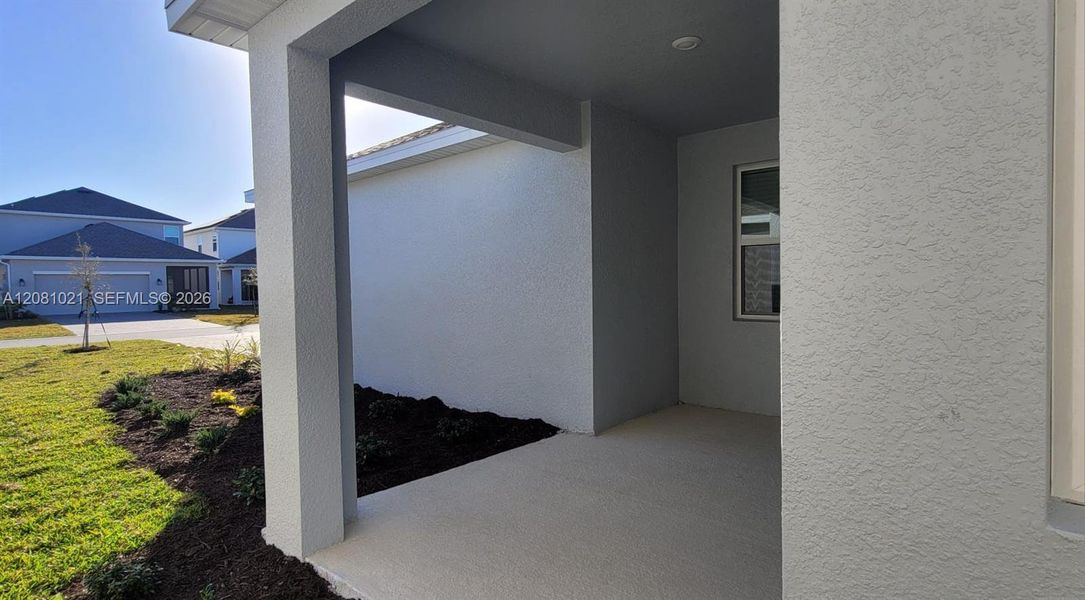 Exterior details and patio area of a home in , Orlando (Image 23).