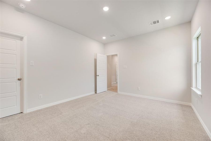 Spacious, unfurnished interior of a new home in Valencia On The Lake, Little Elm (Image 15).