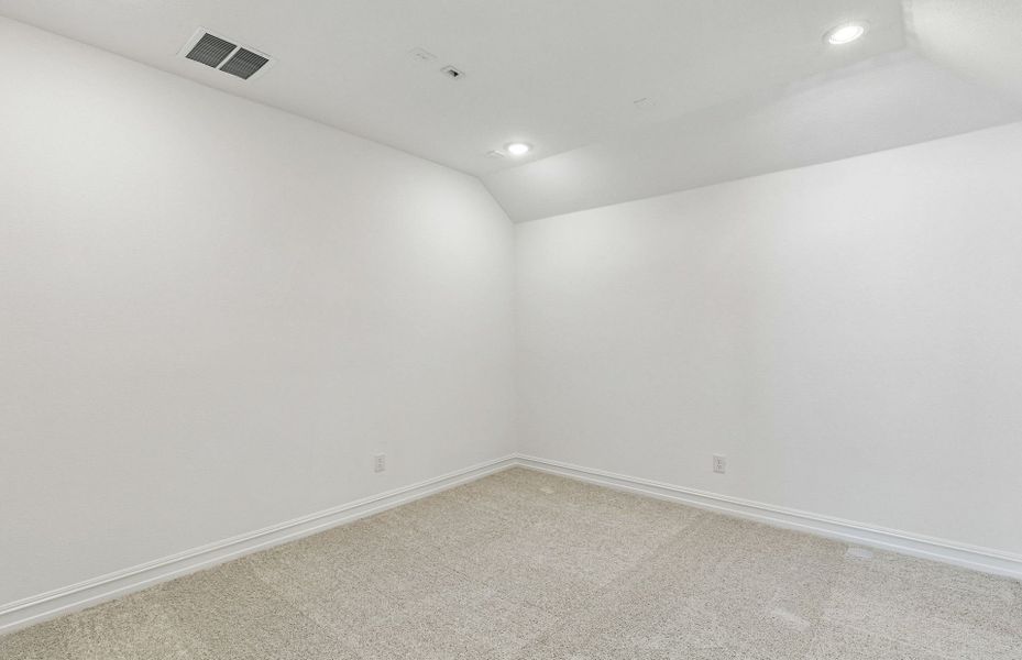 Spacious, unfurnished interior of a new home in Creekview Meadows, Pilot Point (Image 21).