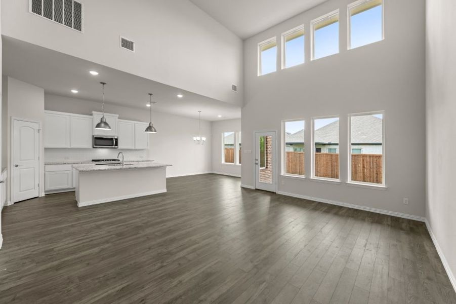 Spacious, unfurnished interior of a new home in Creekside, Royse City (Image 34).