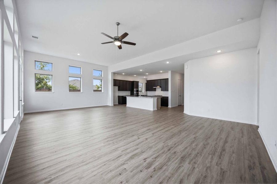 Spacious, unfurnished interior of a new home in Canterra Creek 60', Rosharon (Image 21). Spacious, unfurnished interior of a new home in Canterra Creek 60', Rosharon (Image 21).