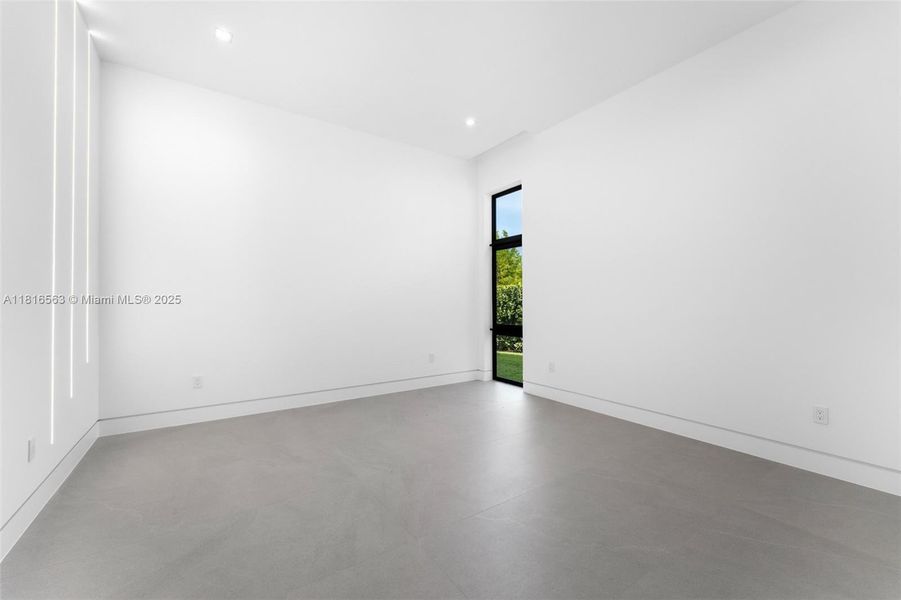 Spacious, unfurnished interior of a new home in , Miami (Image 19).