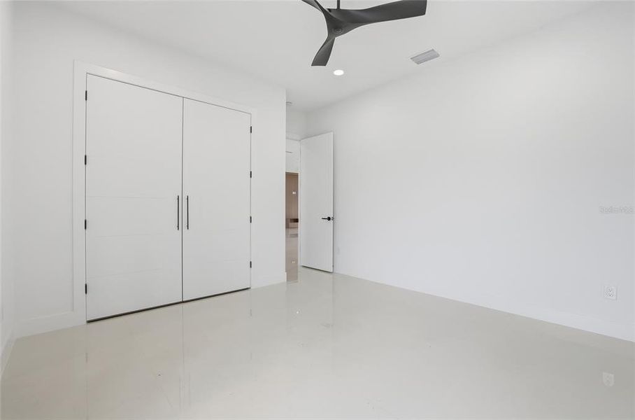 Spacious, unfurnished interior of a new home in , Tampa (Image 59).
