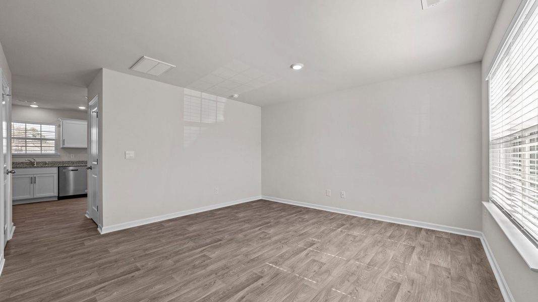 Spacious, unfurnished interior of a new home in Laurel Ridge, Greenville (Image 11).