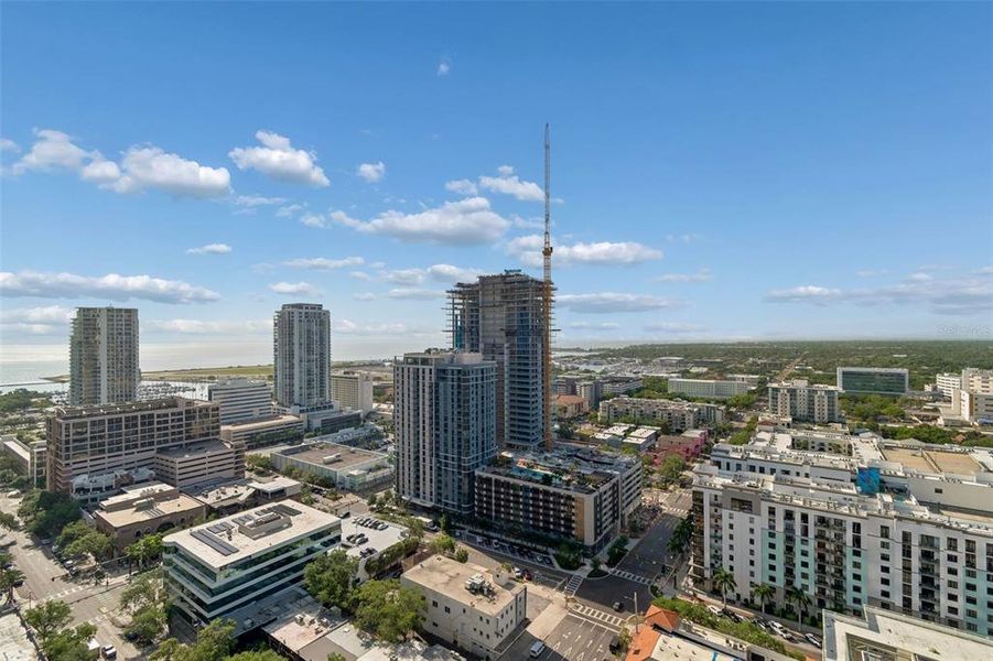 Condo located in St. Petersburg, FL showcasing its design and architecture (Image 4).