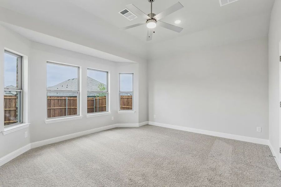 Spacious, unfurnished interior of a new home in Summer Crest, Fort Worth (Image 22).