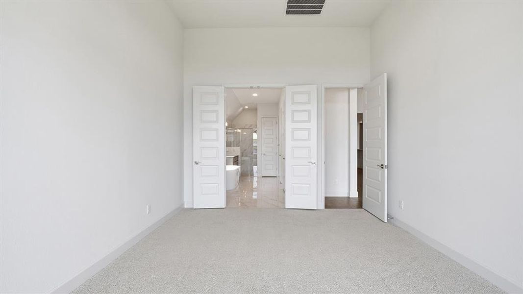 Spacious, unfurnished interior of a new home in Talon Hills, Fort Worth (Image 15).