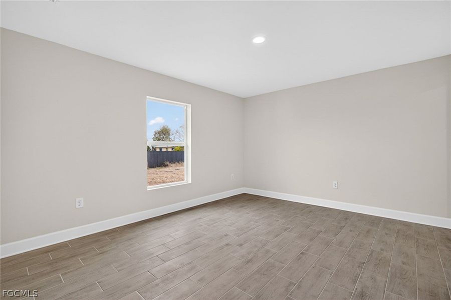 Spacious, unfurnished interior of a new home in Cape Coral, Cape Coral (Image 18).