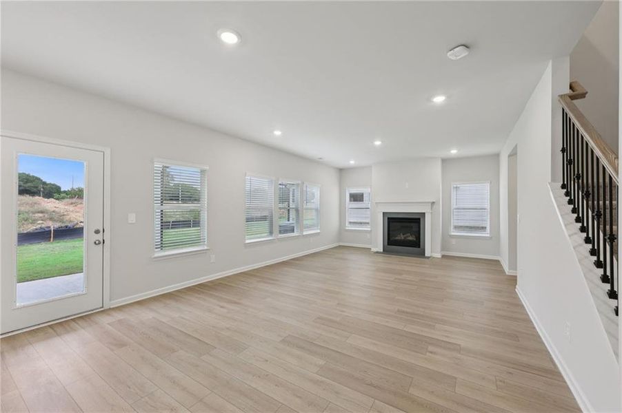 Spacious, unfurnished interior of a new home in Westmont Preserve, Powder Springs (Image 28).