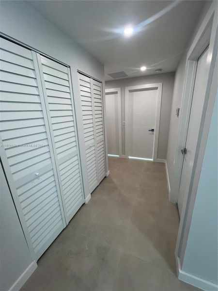 Spacious, unfurnished interior of a new home in , Key Largo (Image 29).