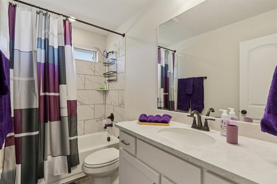 Furnished interior view inside a new home in , Northlake (Image 34).