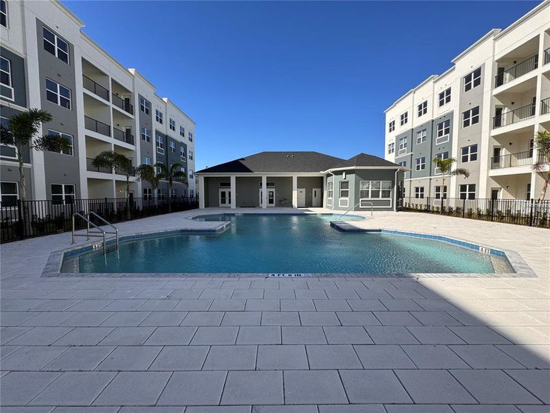 Condo located in Orlando, FL showcasing its design and architecture (Image 5).