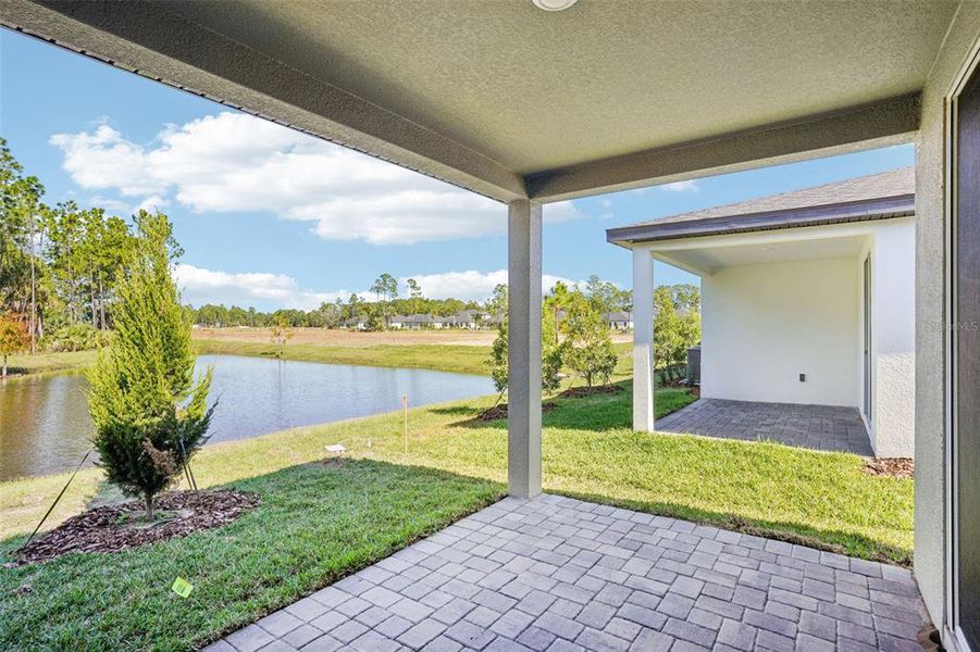 Exterior details and patio area of a home in Ridgehaven - Villas, Ormond Beach (Image 4).