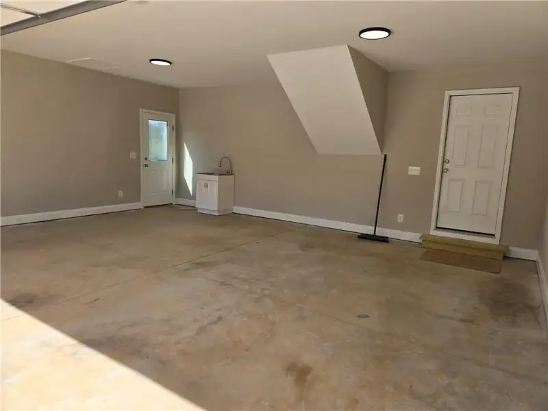 Spacious, unfurnished interior of a new home in , Gainesville (Image 38). Spacious, unfurnished interior of a new home in , Gainesville (Image 38).