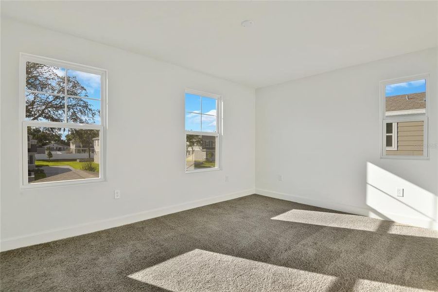 Spacious, unfurnished interior of a new home in Seasons at Wekiva Ridge, Mount Dora (Image 16).