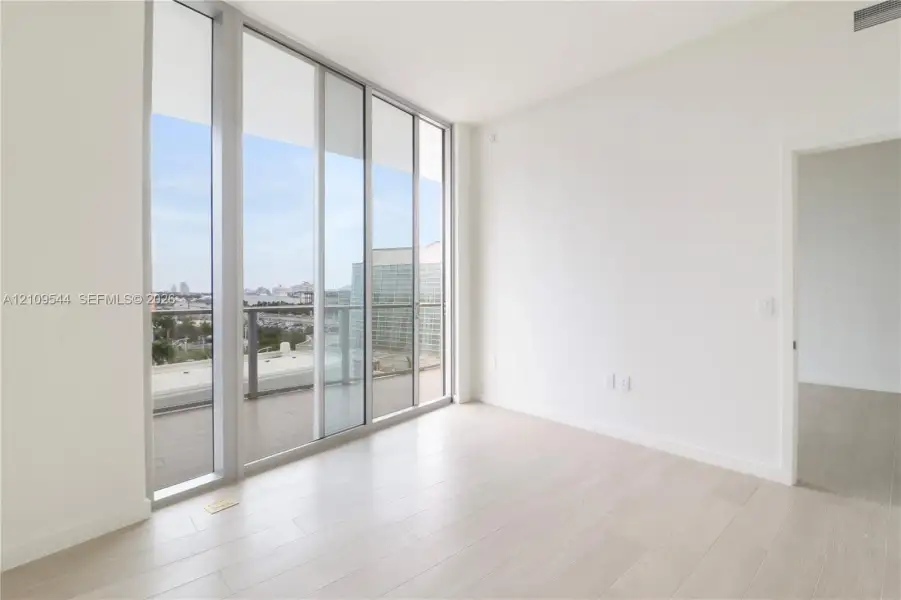 Spacious, unfurnished interior of a new home in , Miami (Image 58).