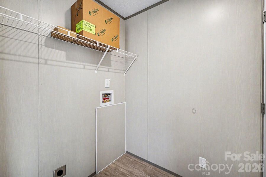 Spacious, unfurnished interior of a new home in , Shelby (Image 24).